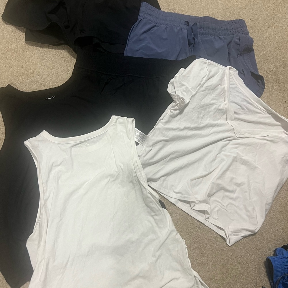 Lot of 6 gap/old navy workout clothes. 3 tops, 3 shorts.